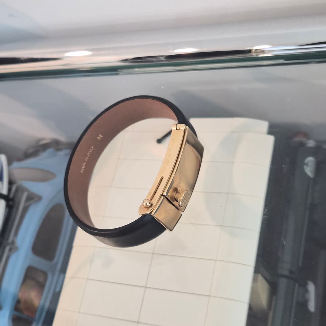 올드 셀린느 블랙 가죽 금장 팔찌 M 상품이미지2