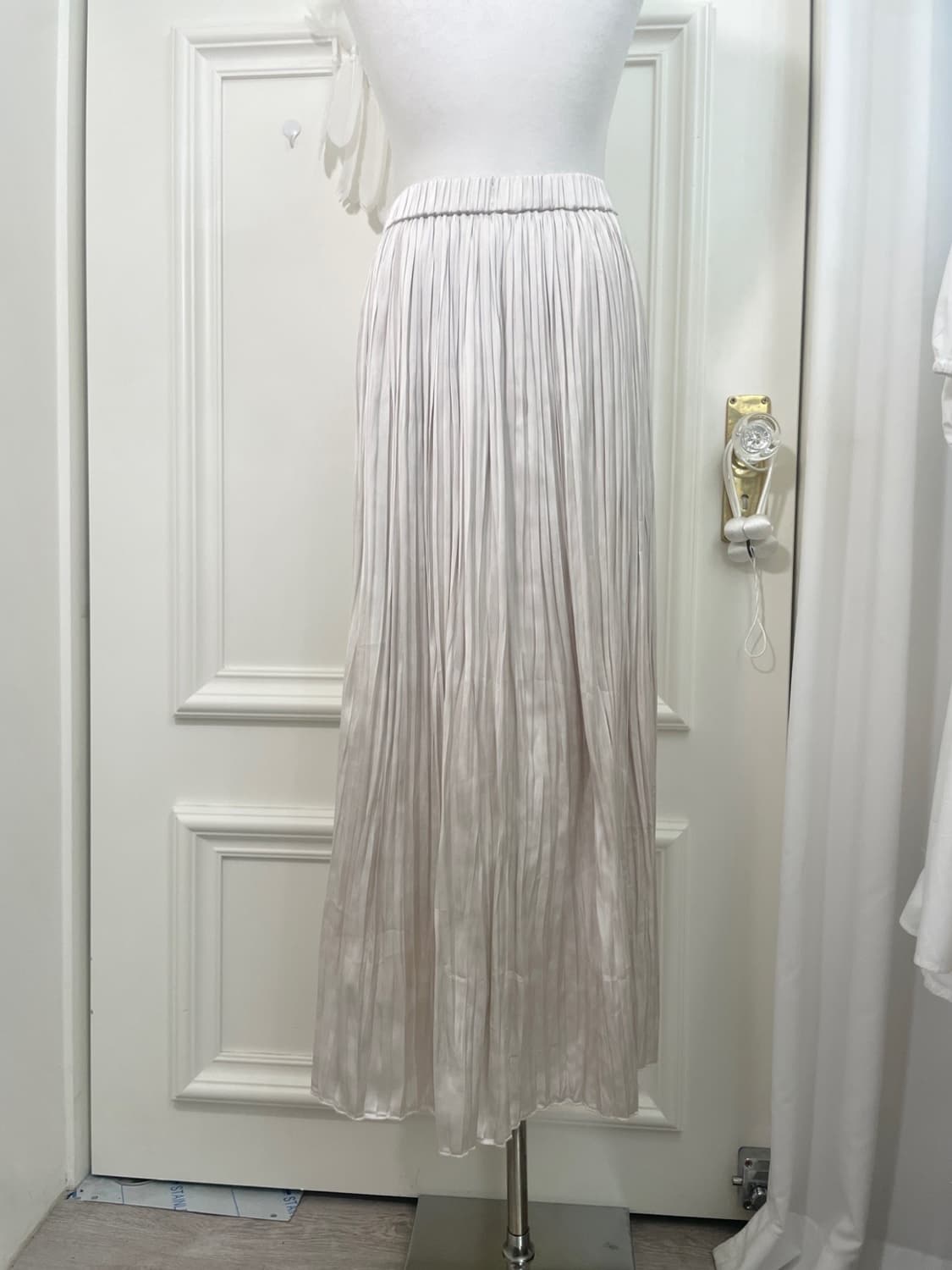 beigeivory satin long banding skirt 상품이미지4