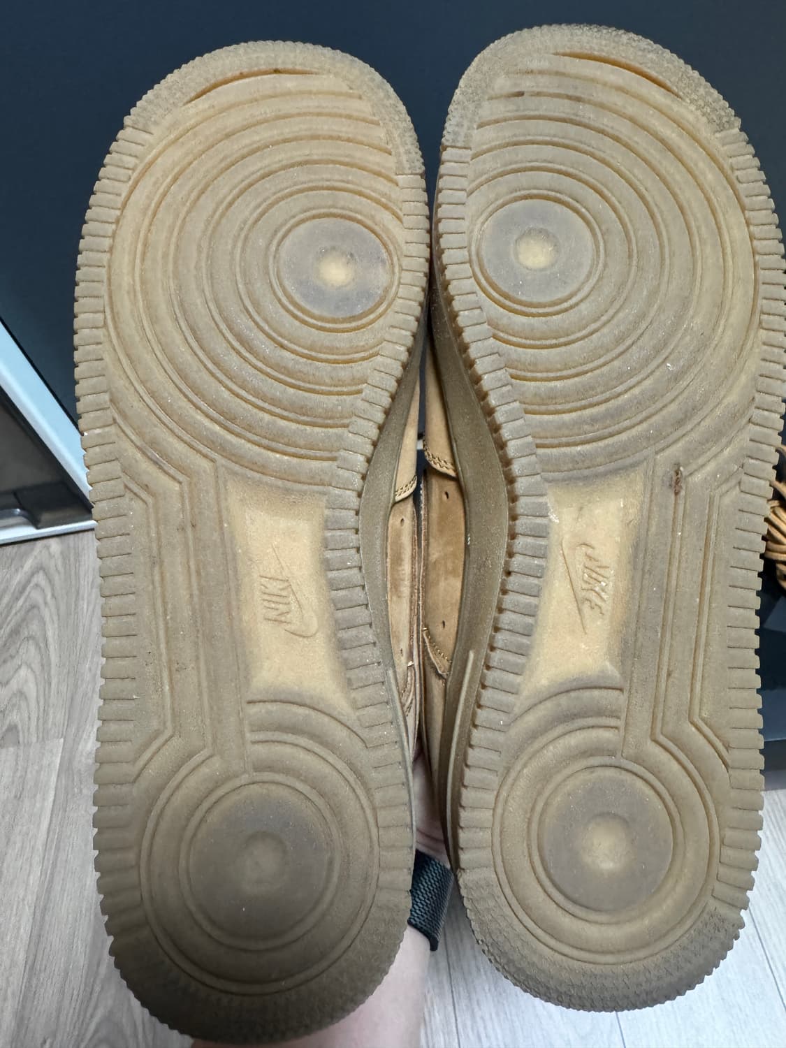 나이키X슈프림 에어포스 1 로우 플랙스 라이트브라운 상품이미지9