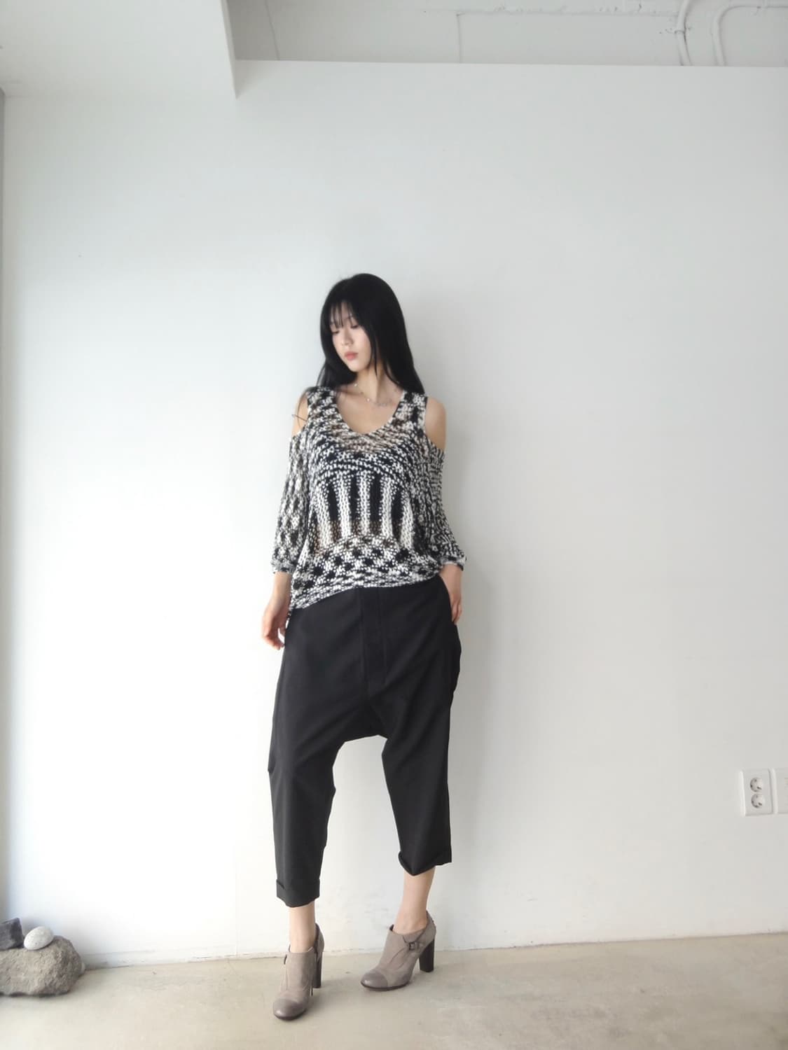 Shoulder slit half knit 상품이미지5