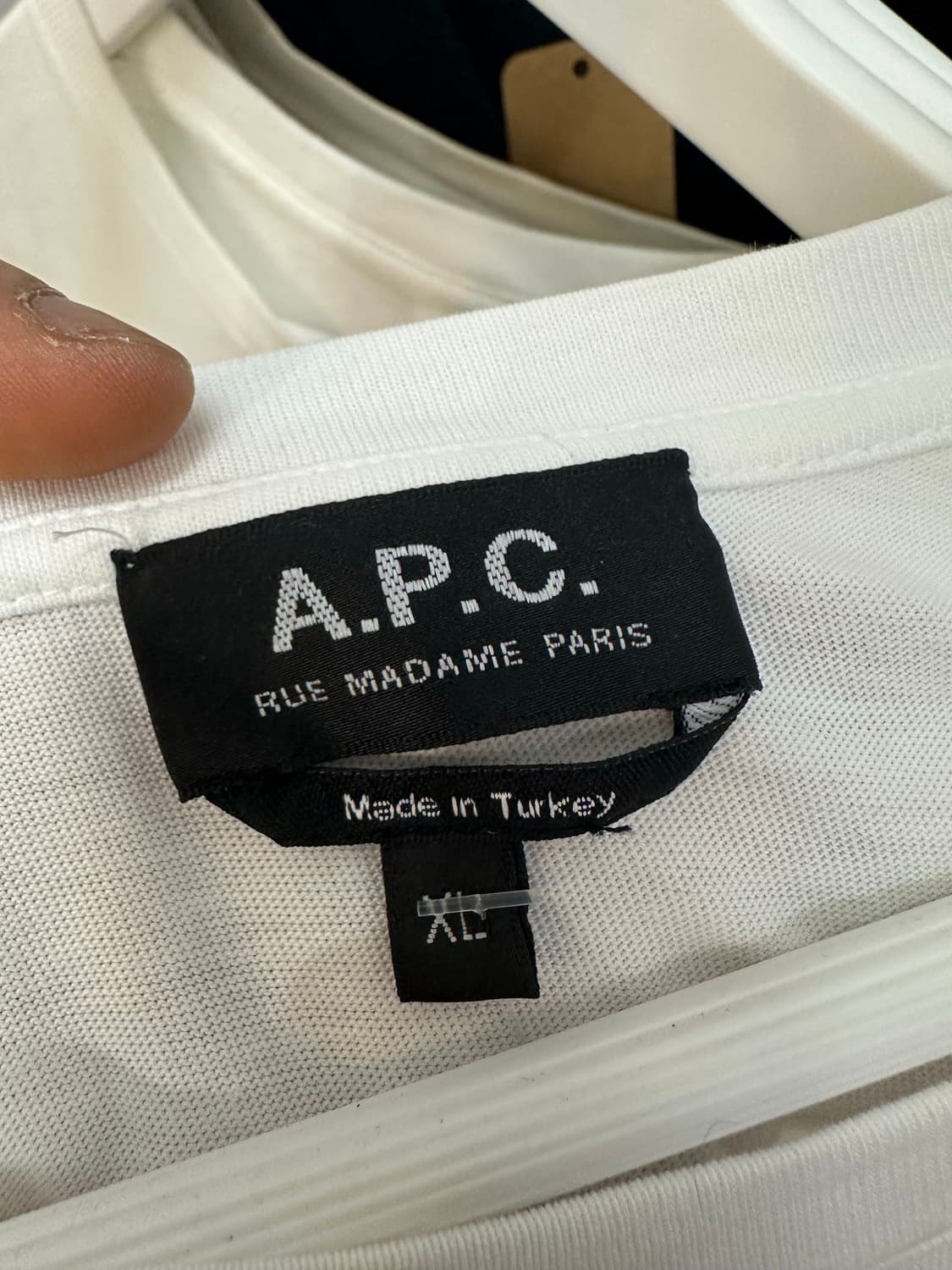 A.P.C. 로고 화이트 반팔티 상품이미지3