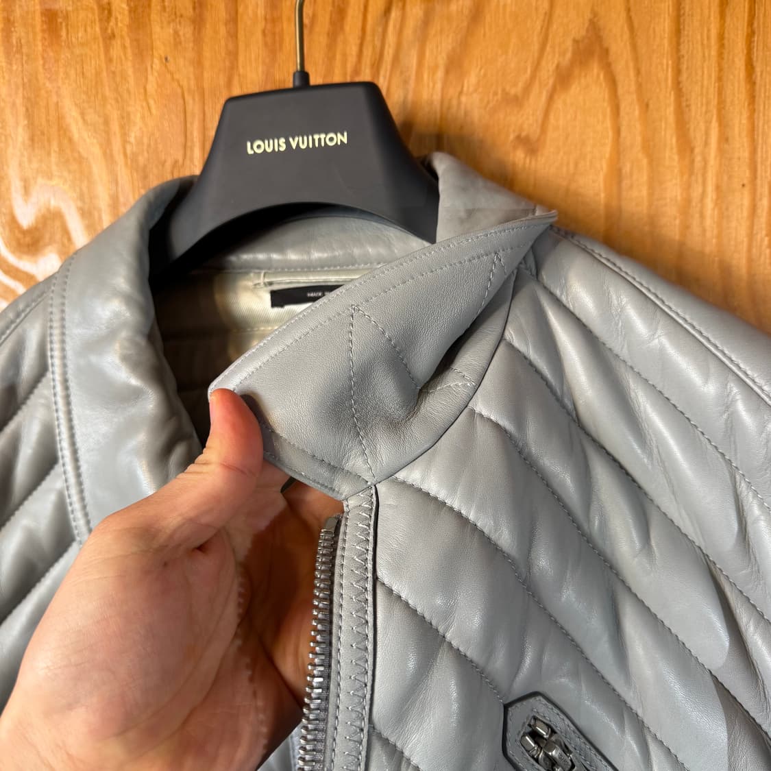 톰포드 양가죽 그레이 패딩 라이더 자켓 판매 합니다. 상품이미지7