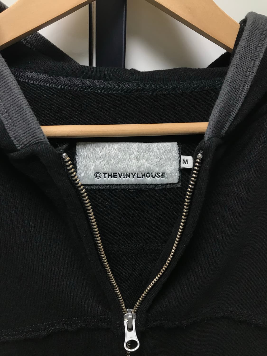 더바이닐하우스 후드집업 상품이미지3