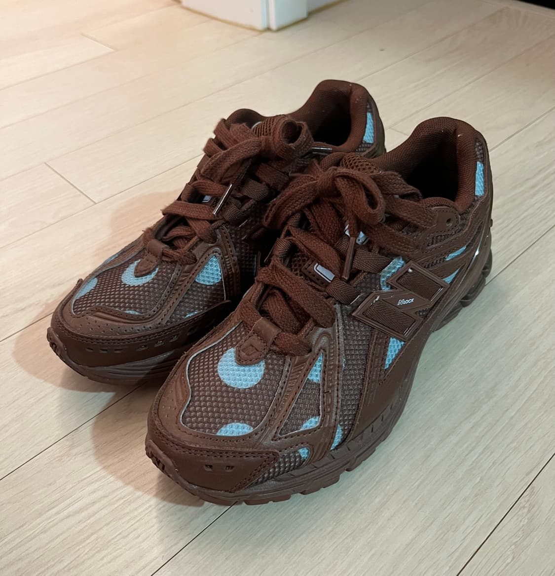 뉴발란스 1906R 리치 오크 크롬 스니커즈 상품이미지2