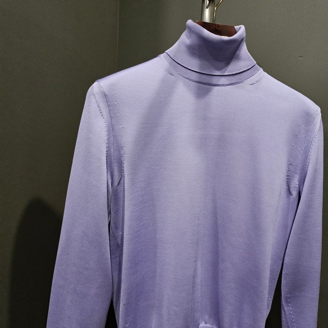 톰포드 실크 100% 퍼플 터틀넥 상품이미지2