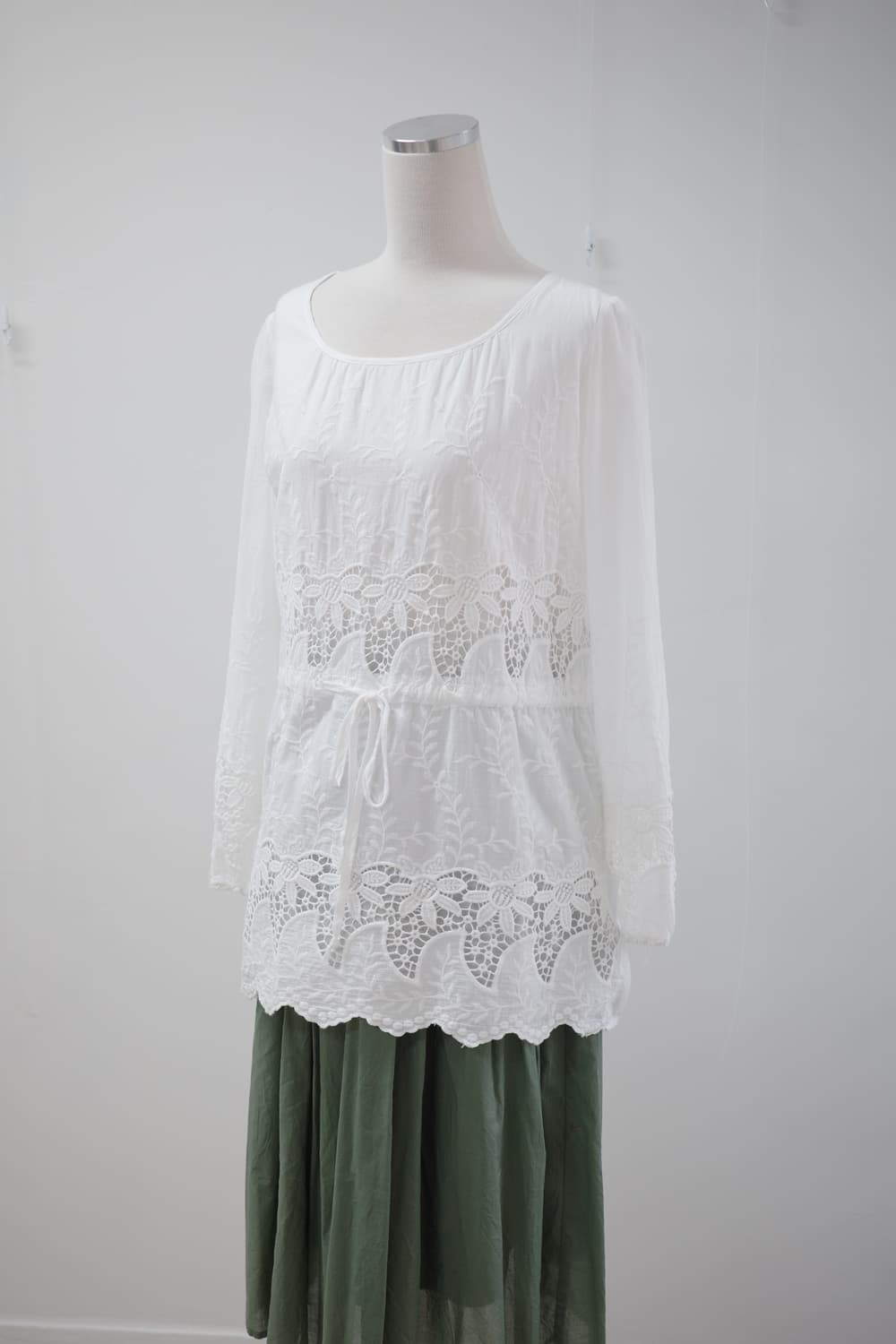 Lace flower white blouse 상품이미지3