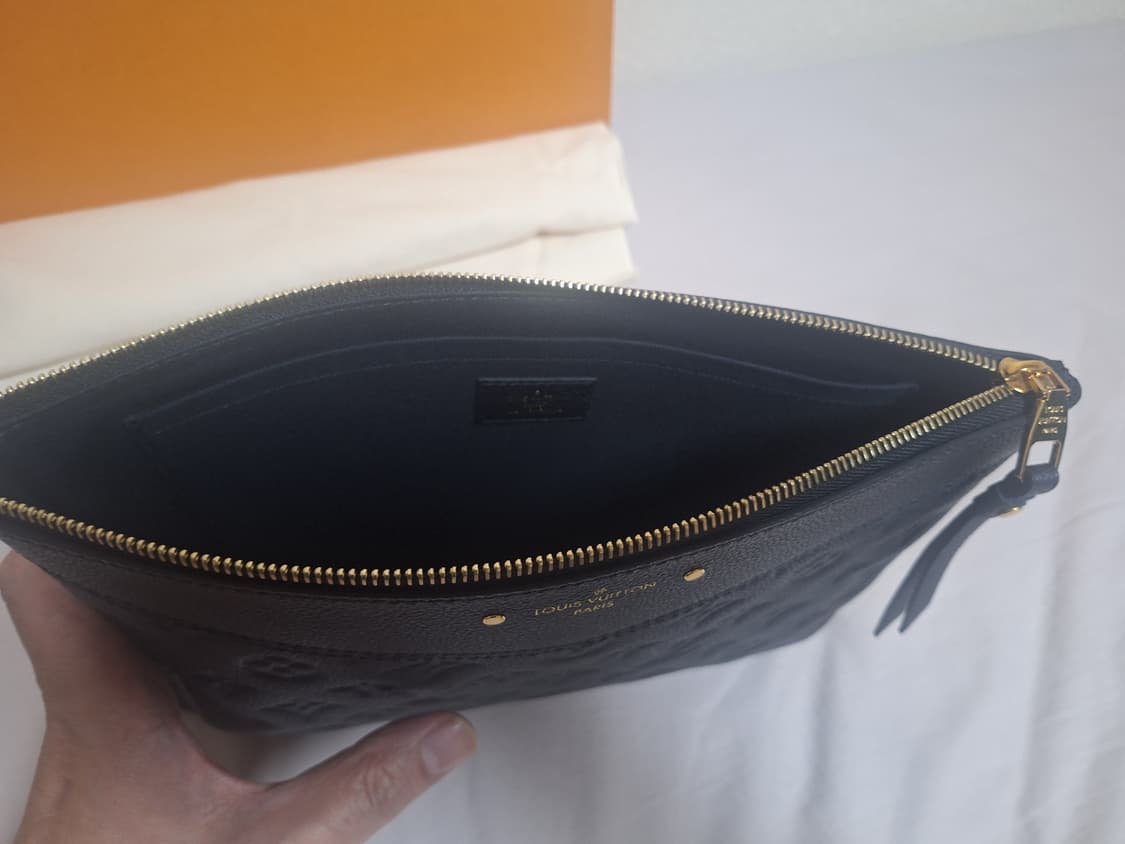루이비통 앙프렝뜨 클러치 블랙 상품이미지4