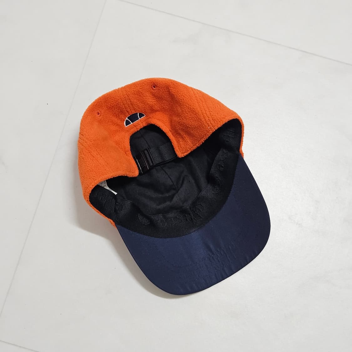 엘레쎄 오렌지 네이비 후리스 볼캡 상품이미지2