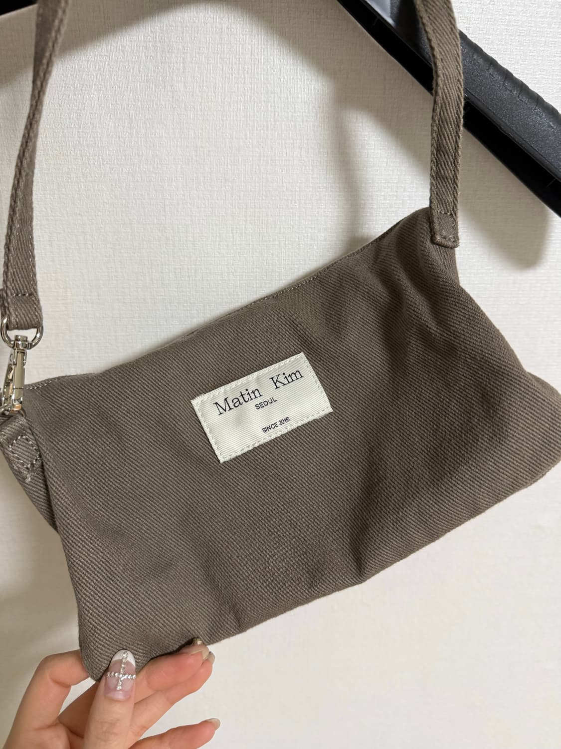 MATIN CRACKED LOGO ECOBAG IN CHARCOAL 상품이미지8