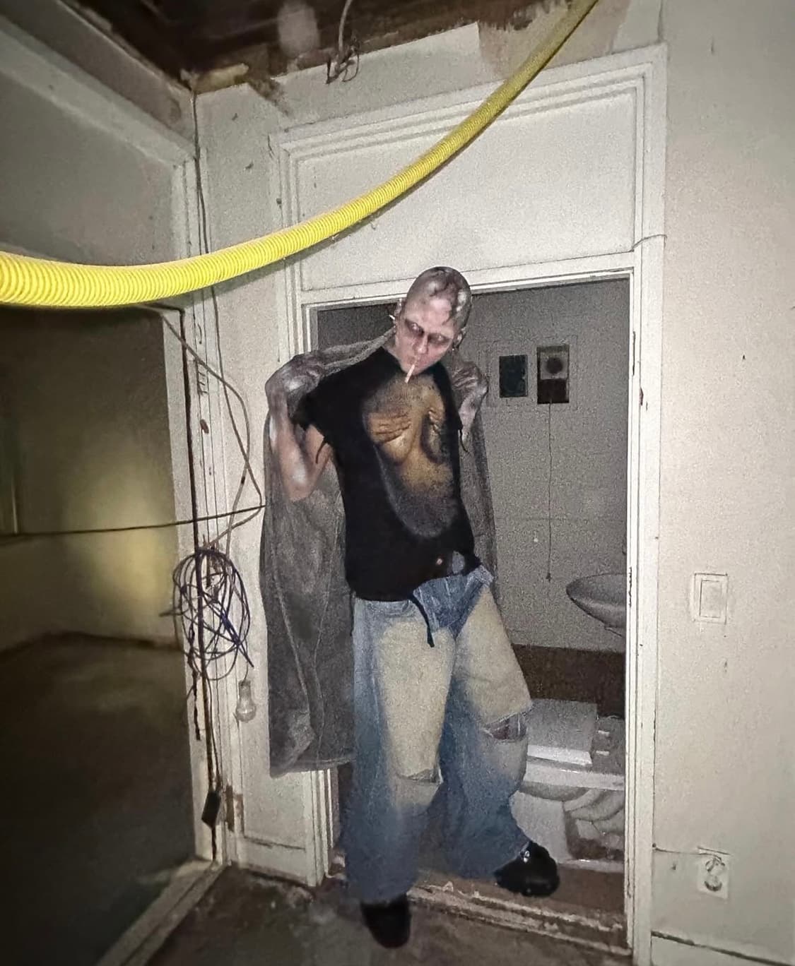 SUNDAYOFFCLUB Distressed Denim 상품이미지3