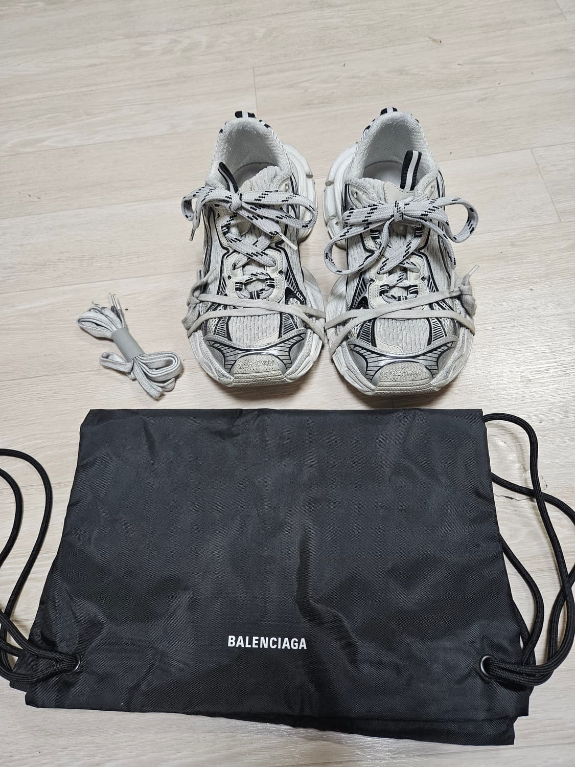 발렌시아가 3XL 그레이블랙 40 상품이미지1