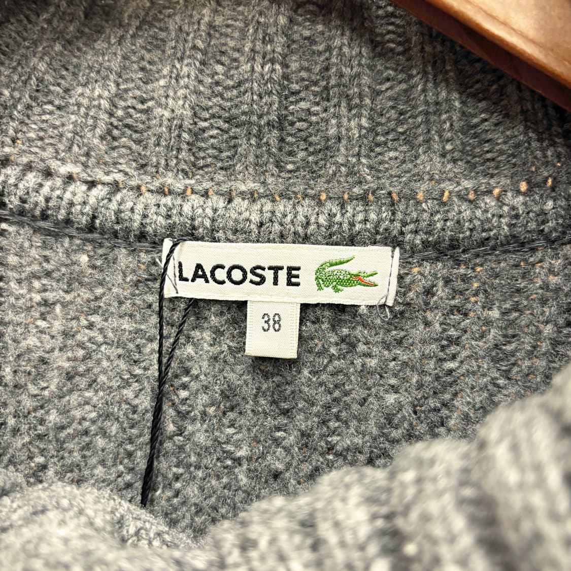 라코스테 하이넥 울 니트 가디건 배색 버튼 로고 자수 디테일 다크 그레이 상품이미지7