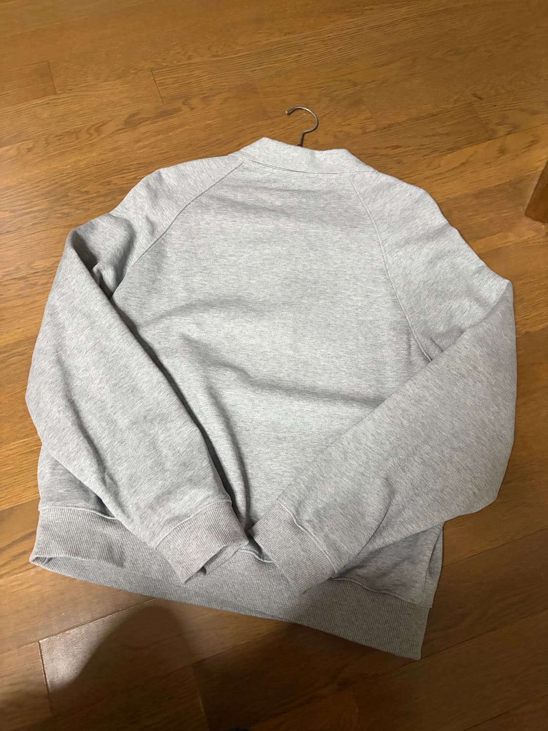 론론 프릴 카라 맨투맨 그레이 ronron 상품이미지4