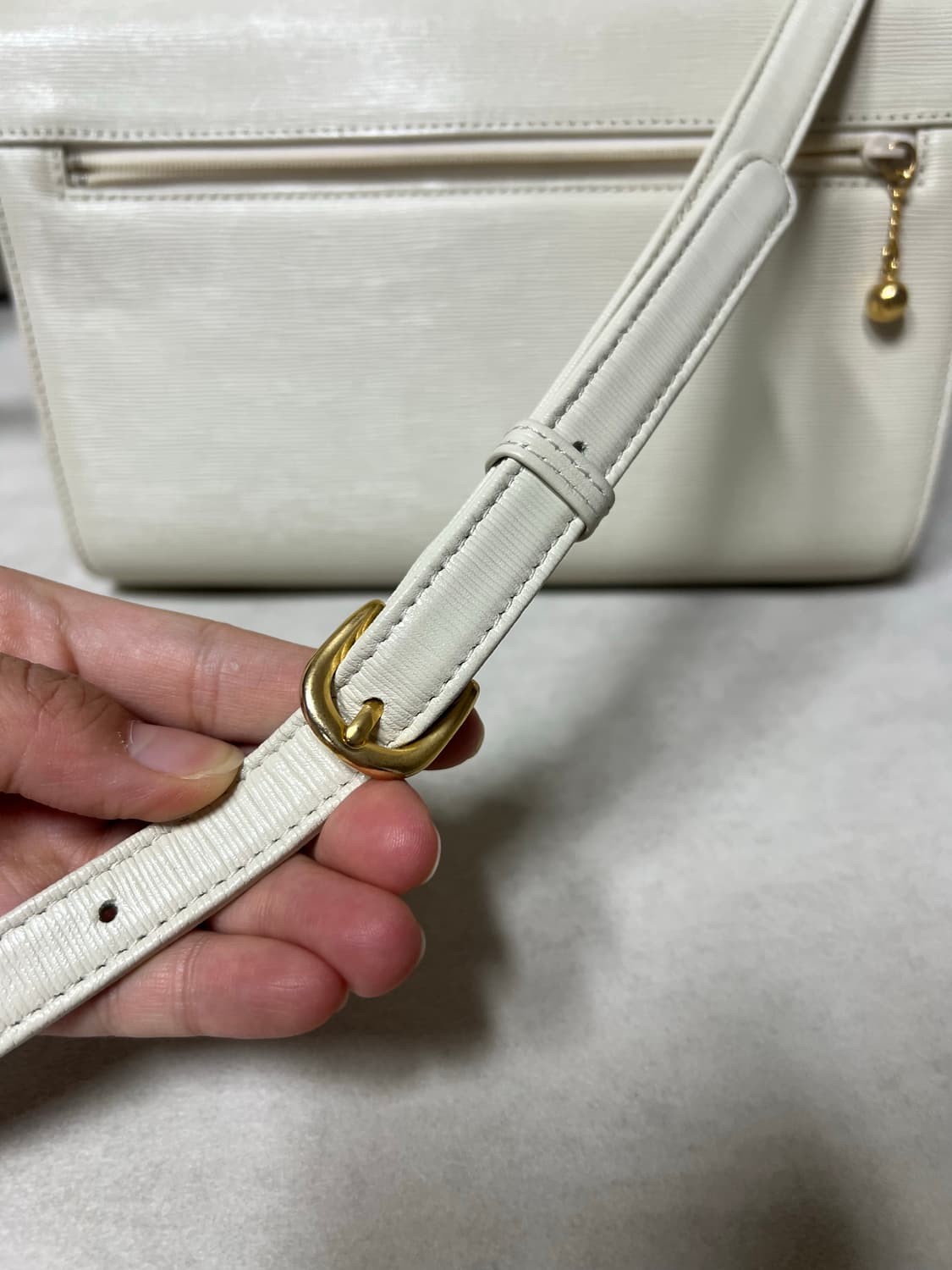 하나에모리 아이보리 소가죽 핸들 숄더 크로스백 상품이미지5