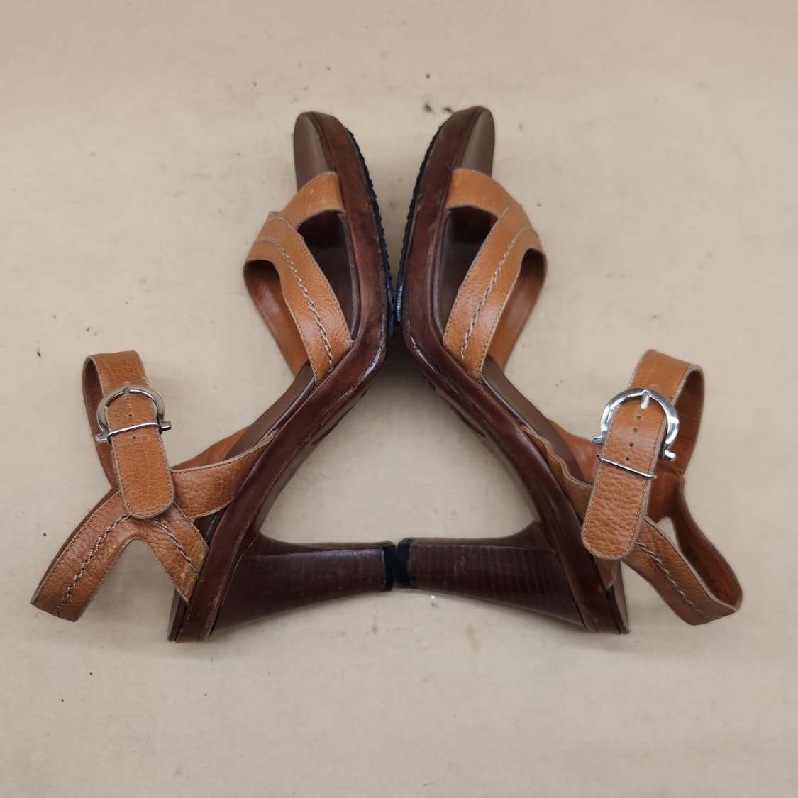 페라가모 여성 웨지힐 샌들 240 굽10 상품이미지5