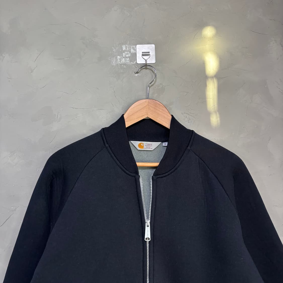 칼하트 카럭스 봄버 자켓 상품이미지2