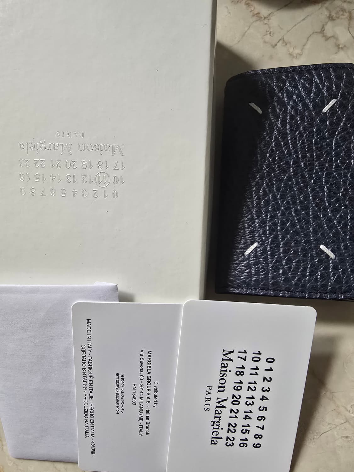 메종 마르지엘라 네이비카드지갑입니다. 상품이미지5