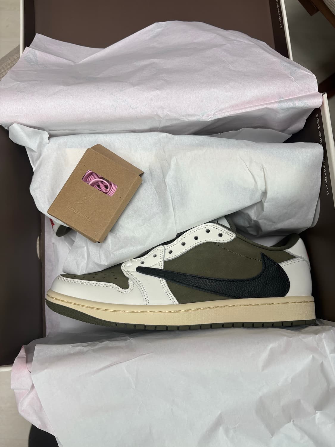 nike 나이키 조던1 트래비스 스캇 리버스 올리브 상품이미지1