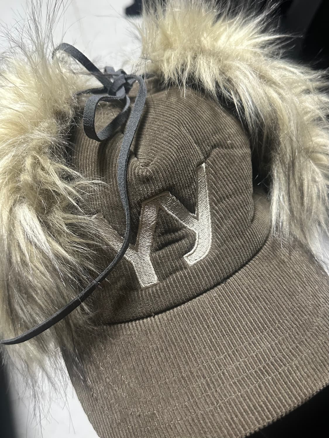 openyy 오픈와이와이 퍼 이어플랩 볼캡 상품이미지1