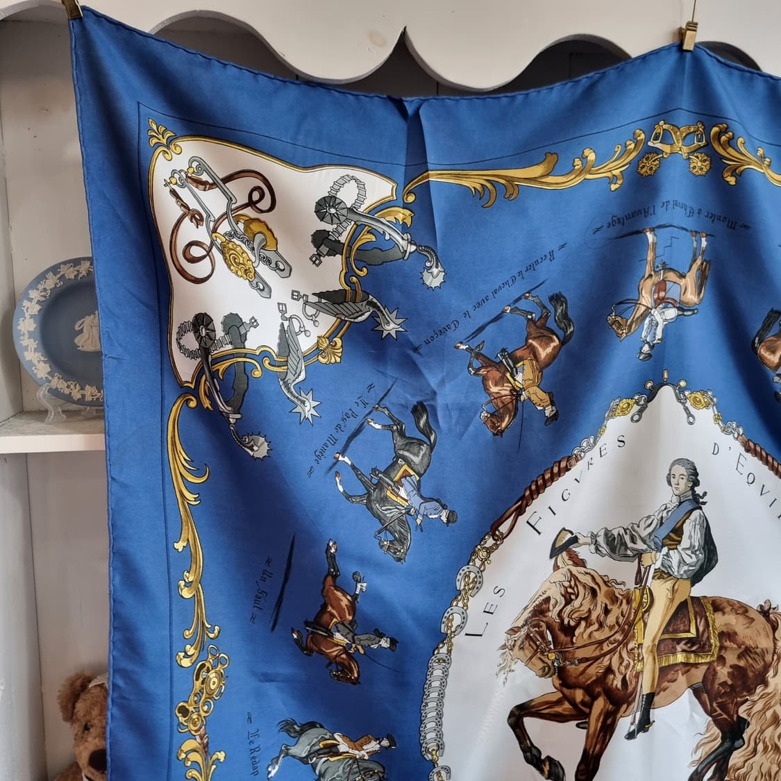 에르메스 P르두의 레 피거 드 에퀴타시옹 실크 스카프 상품이미지5