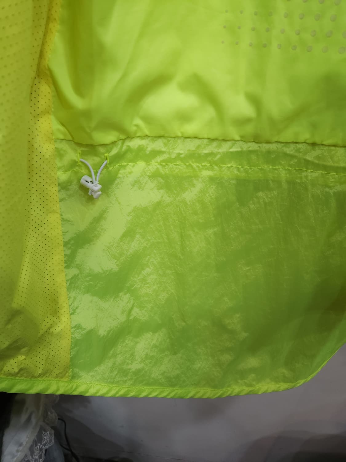 나이키 테크 에어로쉴드 모토 케이프

 상품이미지9