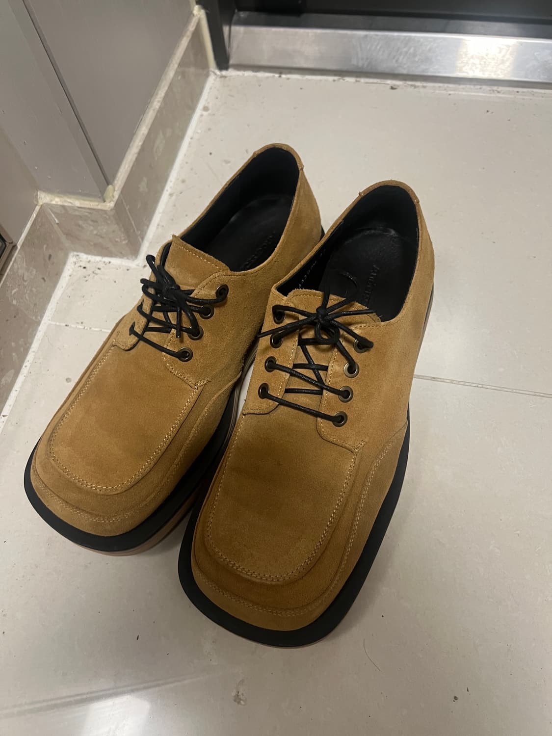 앤더슨벨 스웨이드 스퀘어 더비 슈즈 상품이미지1