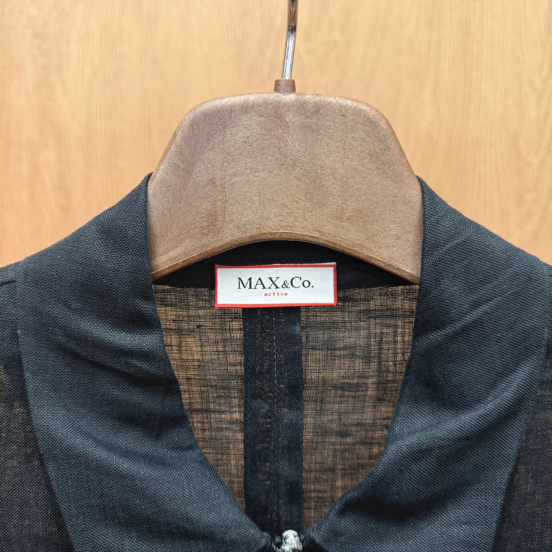 막스앤코 반팔 셔츠 카라 원피스 전면 풀 집업 시어 텍스처 디테일 블랙 상품이미지6