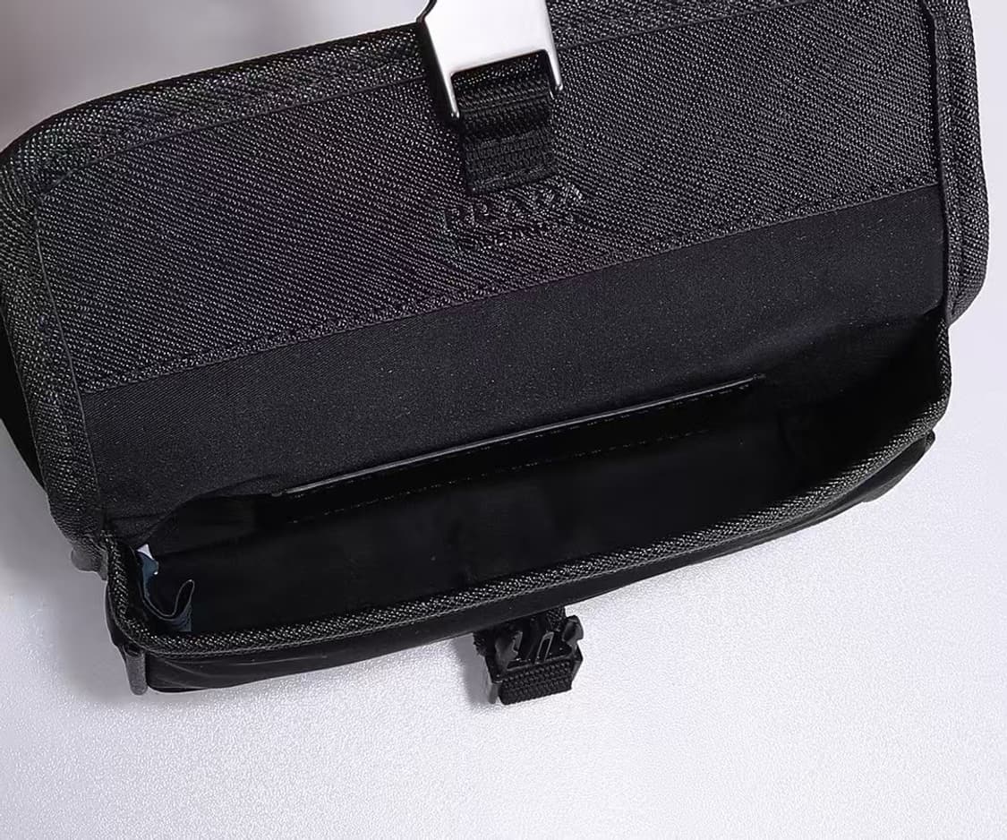 프라다 리나일론 앤 사피아노 레더 스마트폰 케이스 블랙 상품이미지3