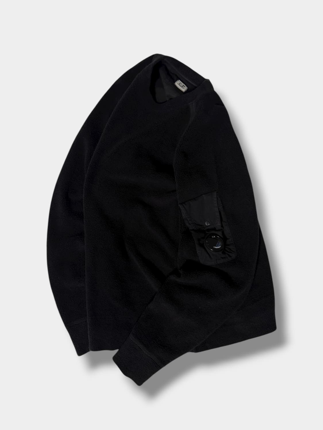 CP컴퍼니 루즈핏 렌즈와펜 블랙 폴라 플리스 맨투맨 상품이미지2