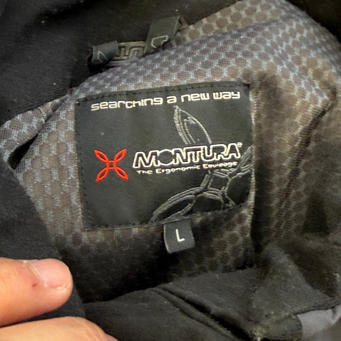 L 몬츄라 샤모니 그레이 블랙 배색 바람막이 자켓 상품이미지4