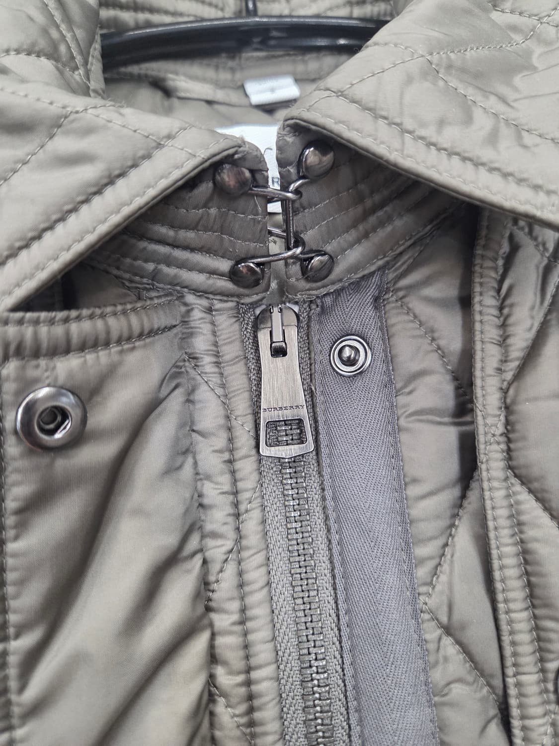버버리 퀼팅 후드 코트, 뉴핀스브릿지 S 밍크그레이 상품이미지5