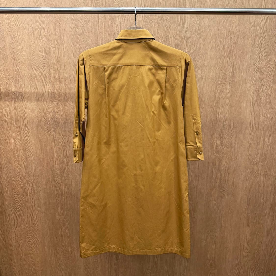 막스마라 7부 셔츠 미디 원피스 클래식 프론트 러플 디테일 골드 머스타드 상품이미지3