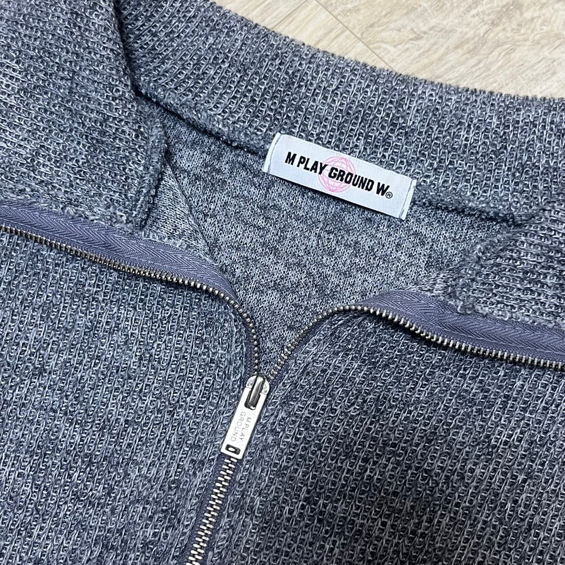 엠플레이그라운드 크롭 그레이 집업 상품이미지2