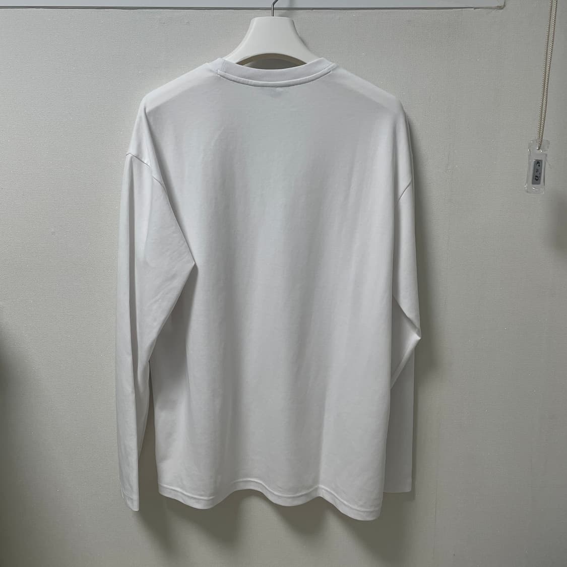 (새상품) 리우아 베네피셜 하이코튼 플러스 세미오버핏 긴팔티 화이트 L 상품이미지2