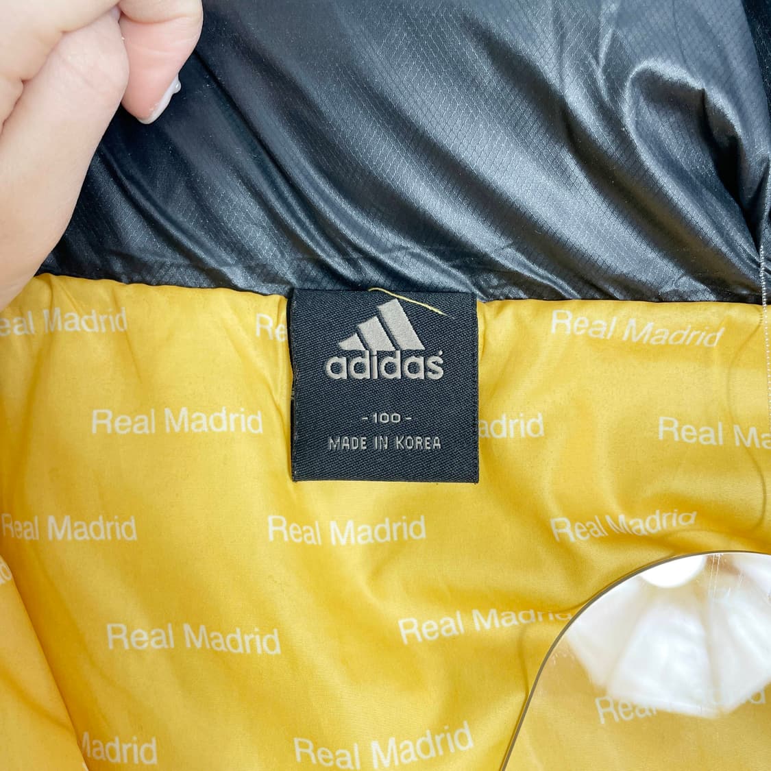 E2 아디다스 레알 마드리드 유광 덕다운 패딩 100사이즈 상품이미지6
