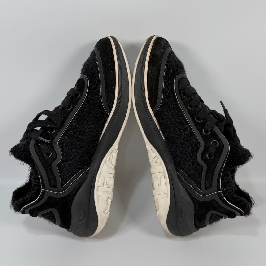 샤넬 CC 로고 패브릭 스웨이드 스니커즈 (245) 상품이미지4