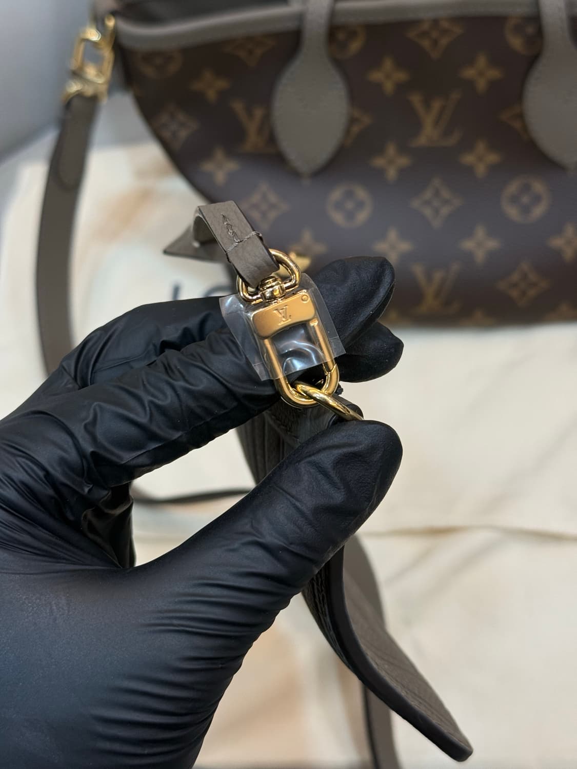 루이비통 모노그램 반둘리에 네버풀 인사이드아웃BB 상품이미지3