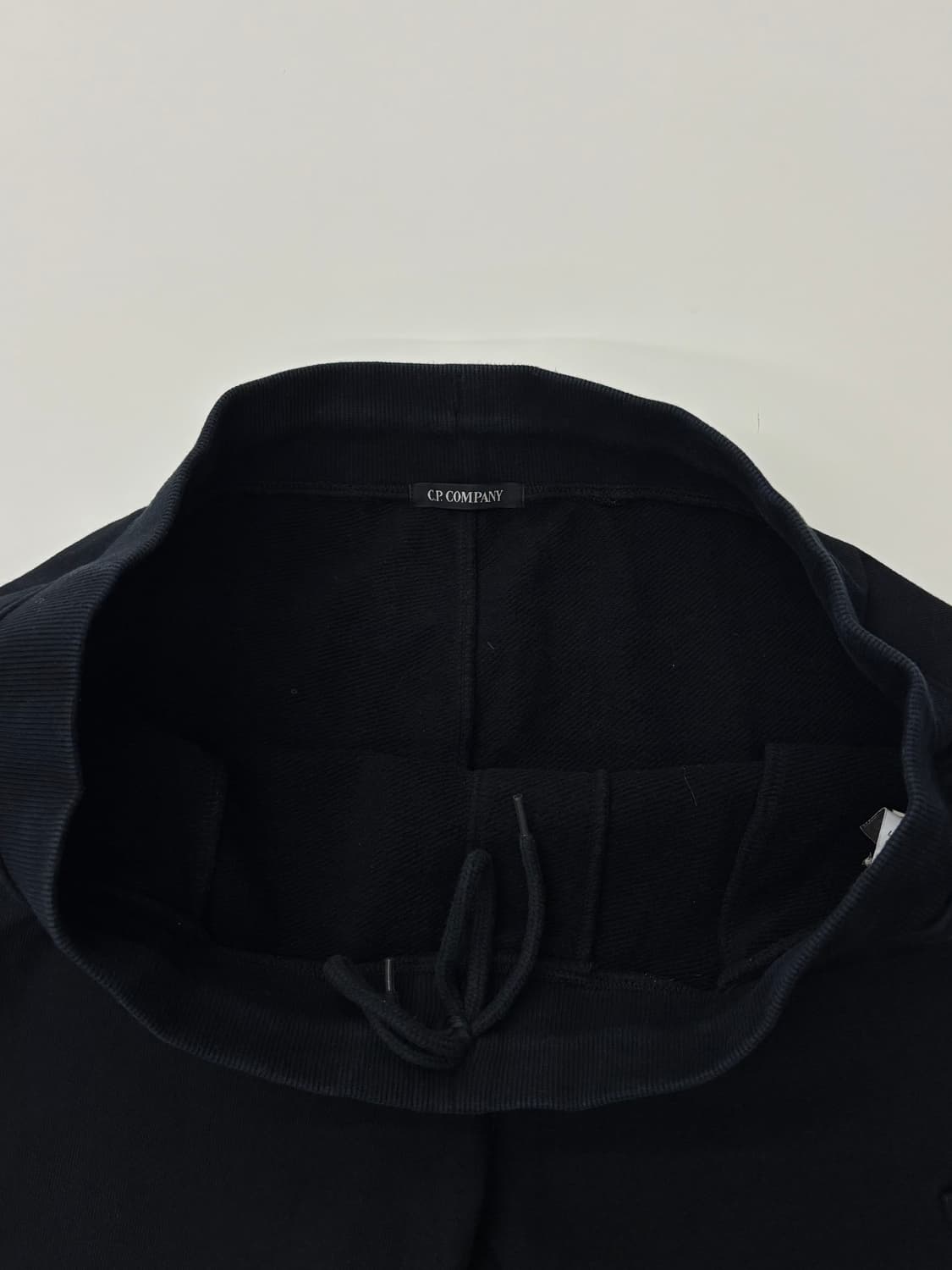 C.P company 씨피컴퍼니 블랙 렌즈 와펜 카고 조거팬츠 상품이미지5