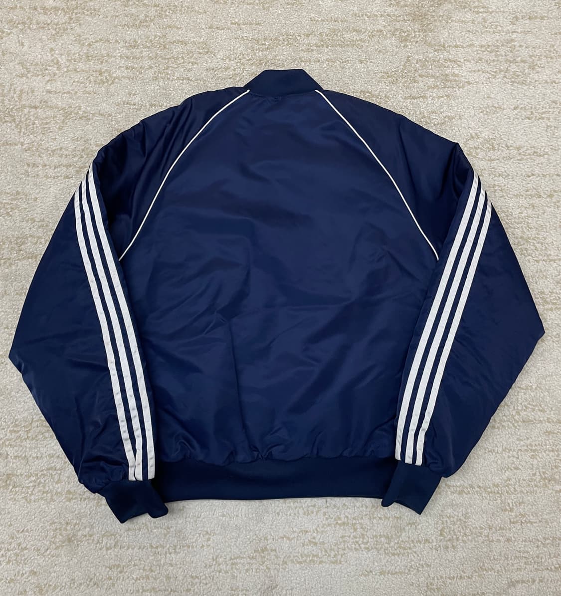 [L] 아디다스 오리지날 트레포일 (불꽃) 로고 SST 퀼티드 봄버 자켓 상품이미지3