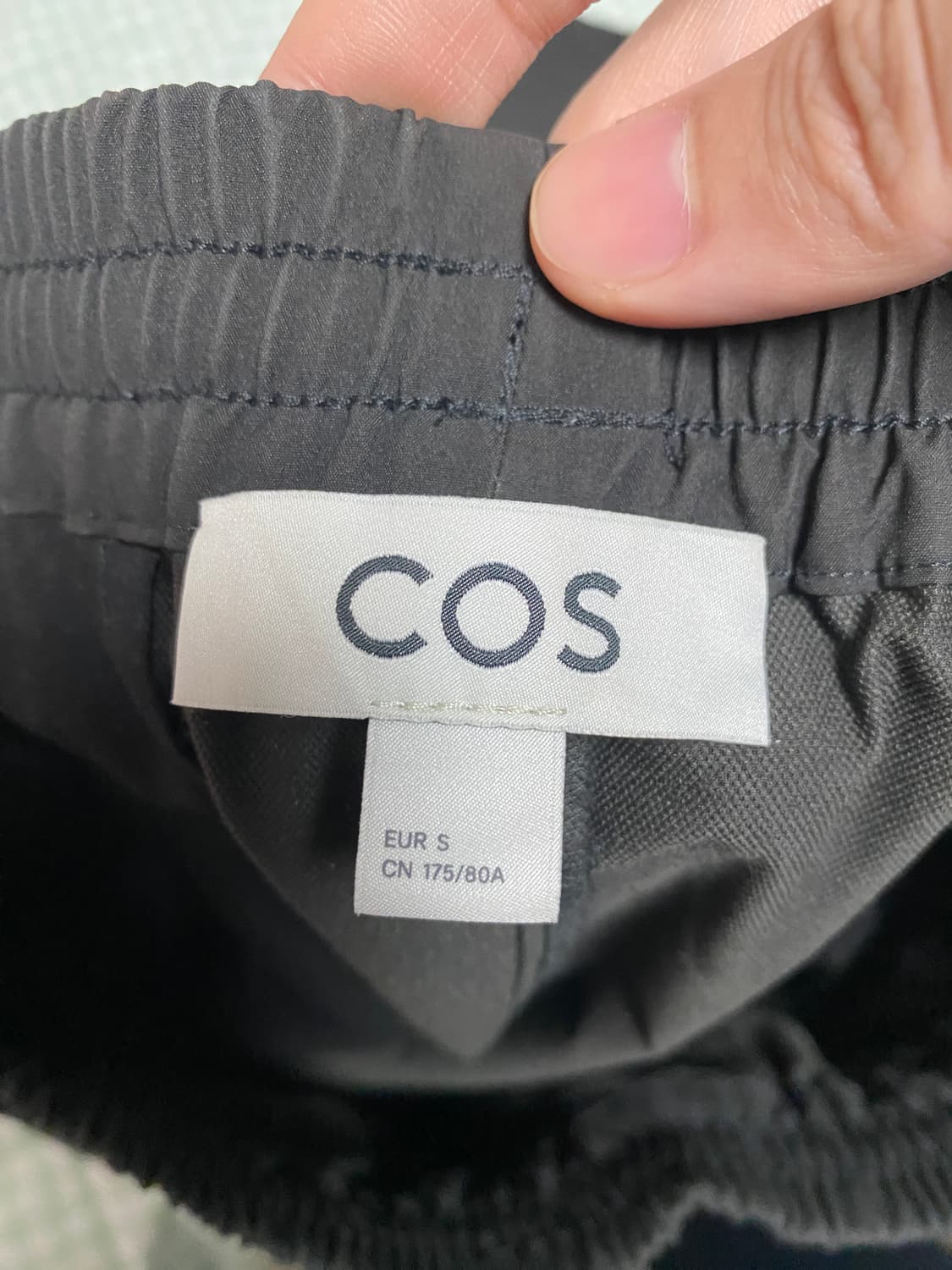 코스 COS 핀턱 테이퍼드 트랙 팬츠 상품이미지6