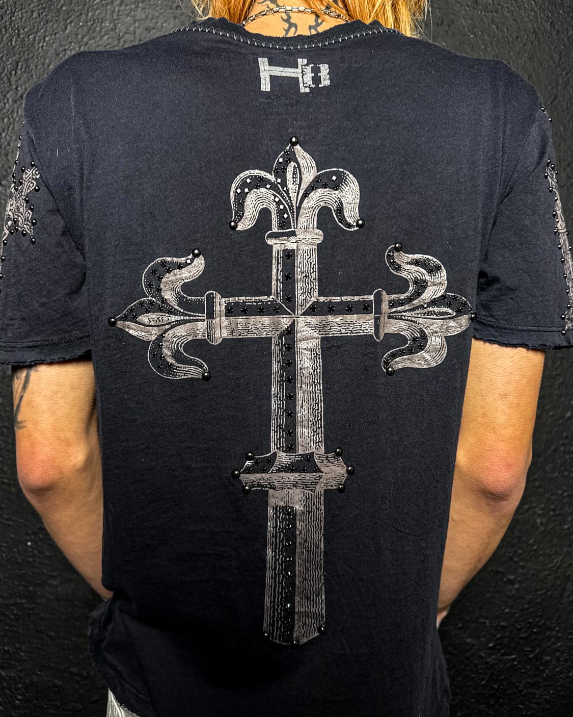 HARD-8 – Cross Graphic V-Neck T-Shirt 상품이미지5