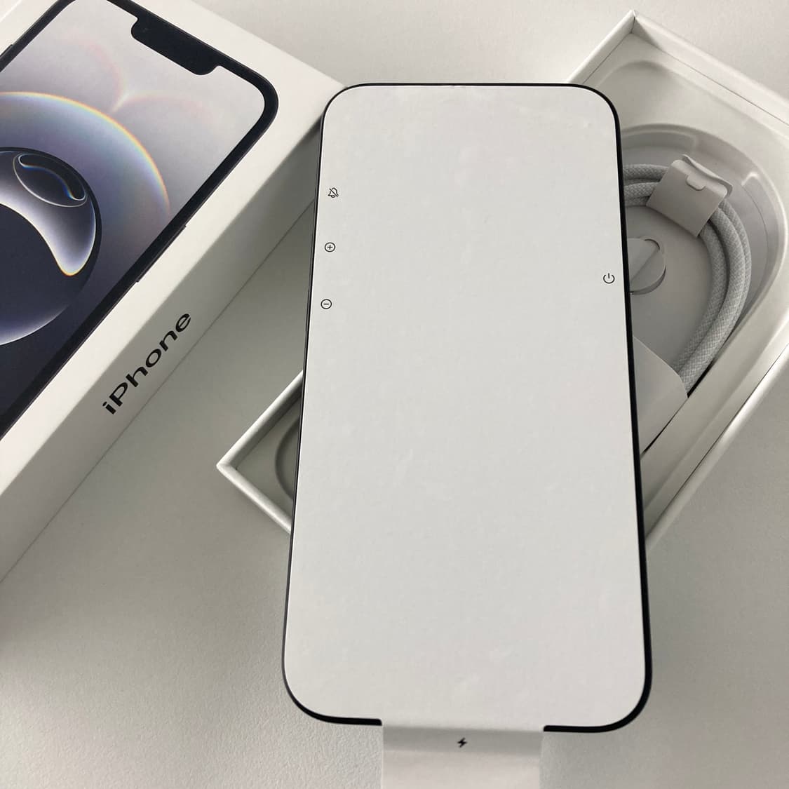 아이폰16e 블랙  상품이미지2