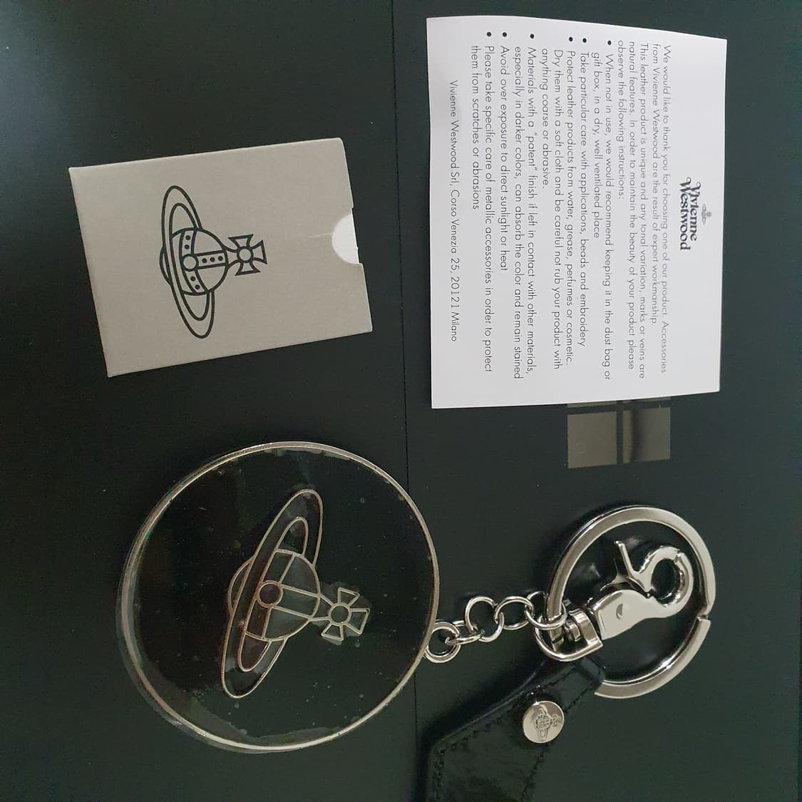 비비안 웨스트우드 오브 미러 키링 블랙 상품이미지2