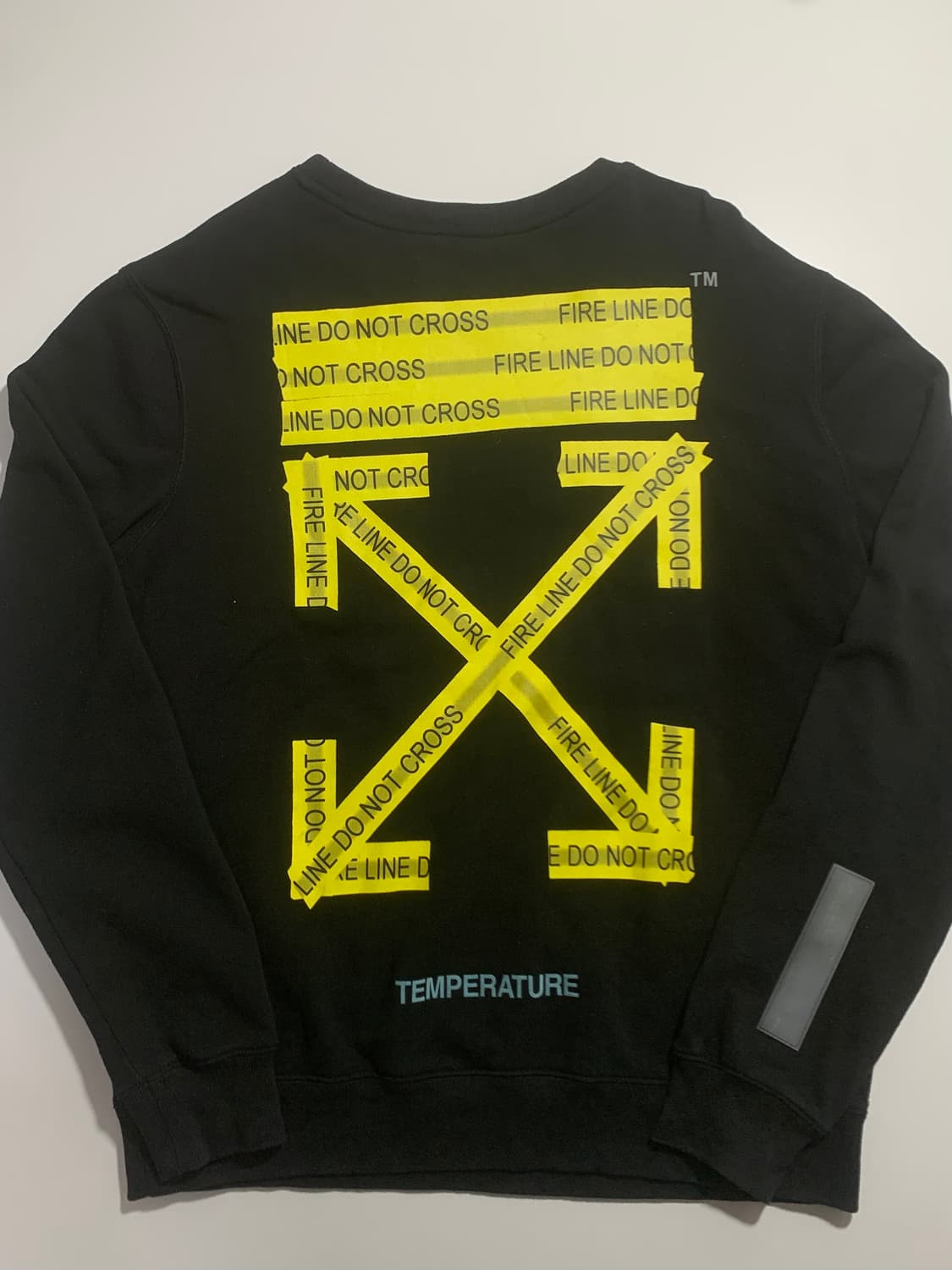 오프화이트 블랙 맨투맨 상품이미지1