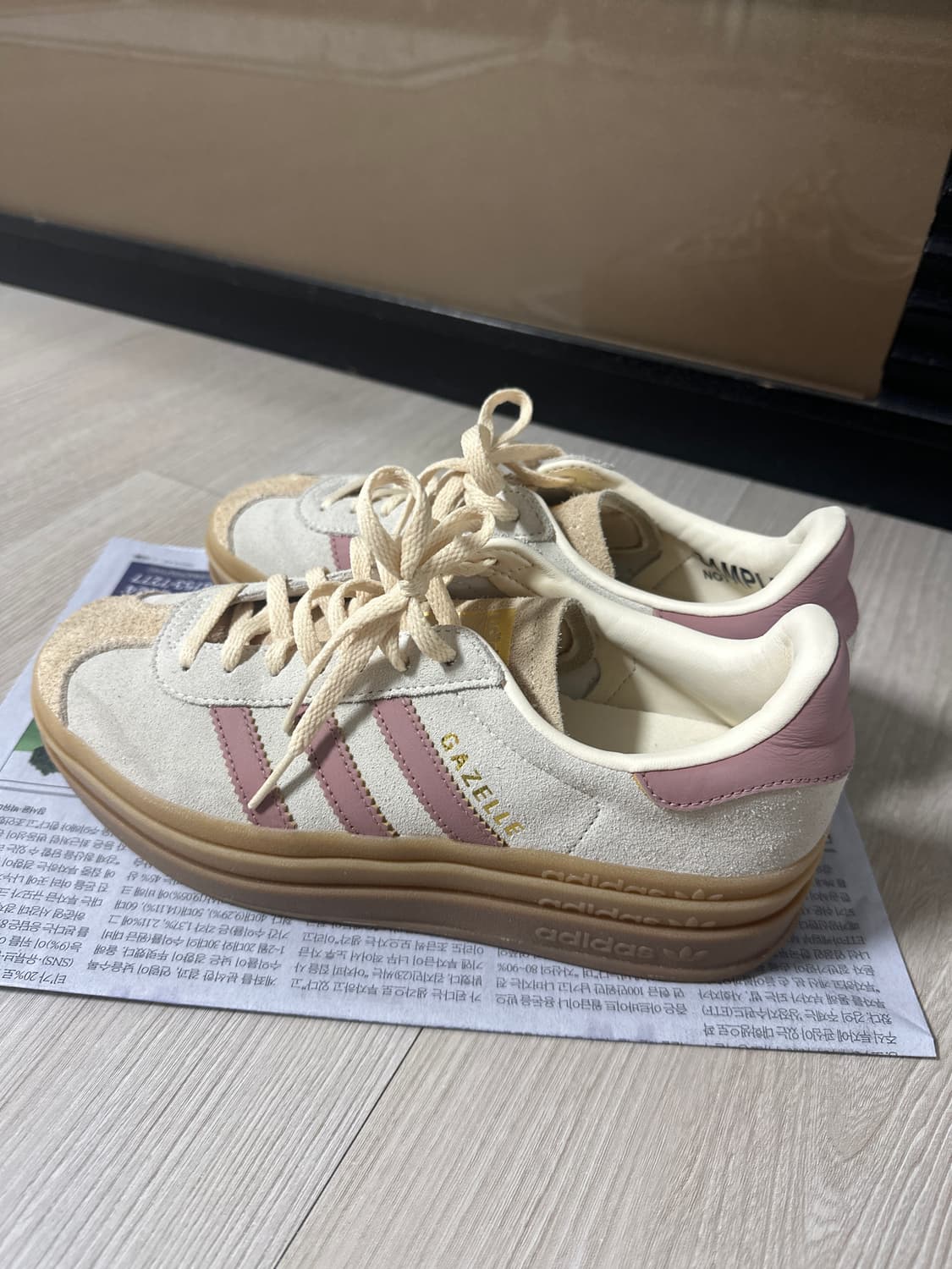(새상품) 아디다스 가젤 볼드 스니커즈 240 상품이미지1