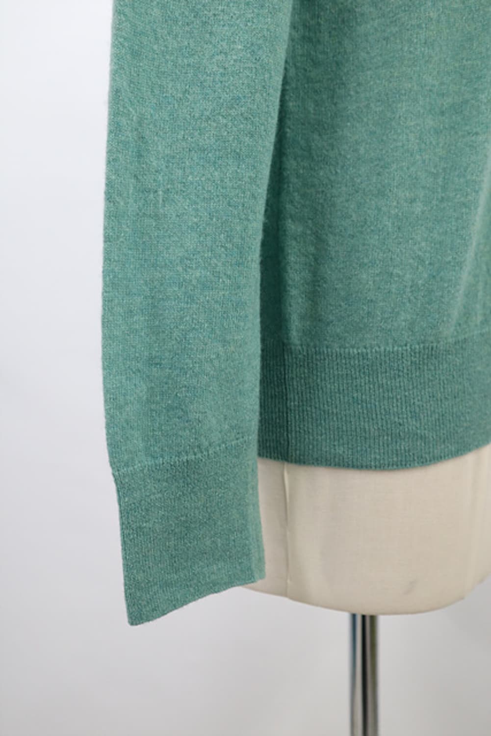 여성 바네사부르노 아떼 V넥 캐시미어혼방니트 소재얇음   상품이미지4