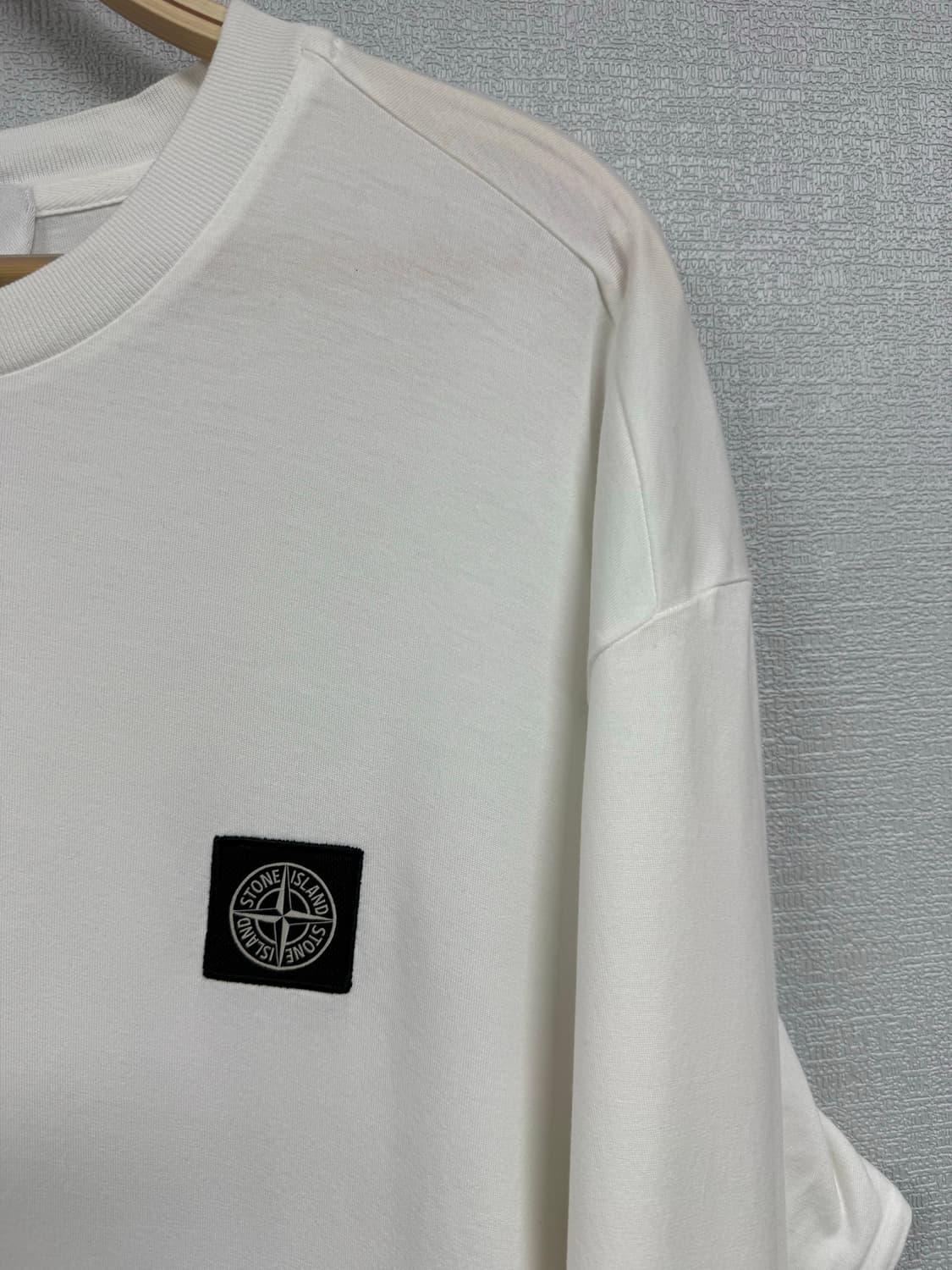 스톤아일랜드 와펜로고 긴팔티셔츠 상품이미지2