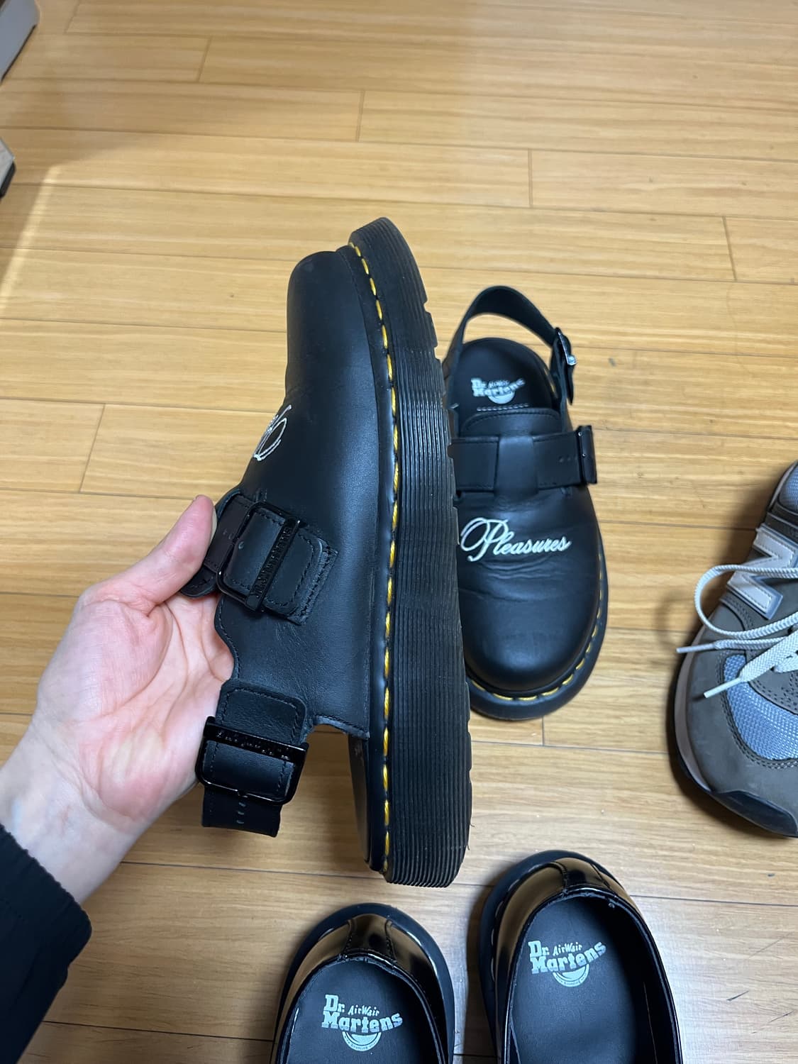 닥터마틴x플레져스 240 상품이미지5