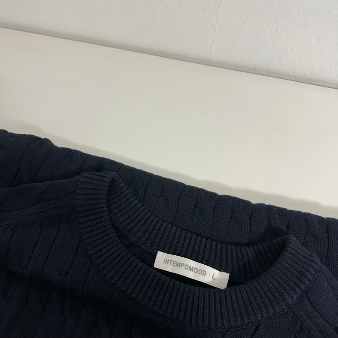 L 인템포무드 다크네이비 루즈핏 라운드 꽈배기니트 상품이미지2
