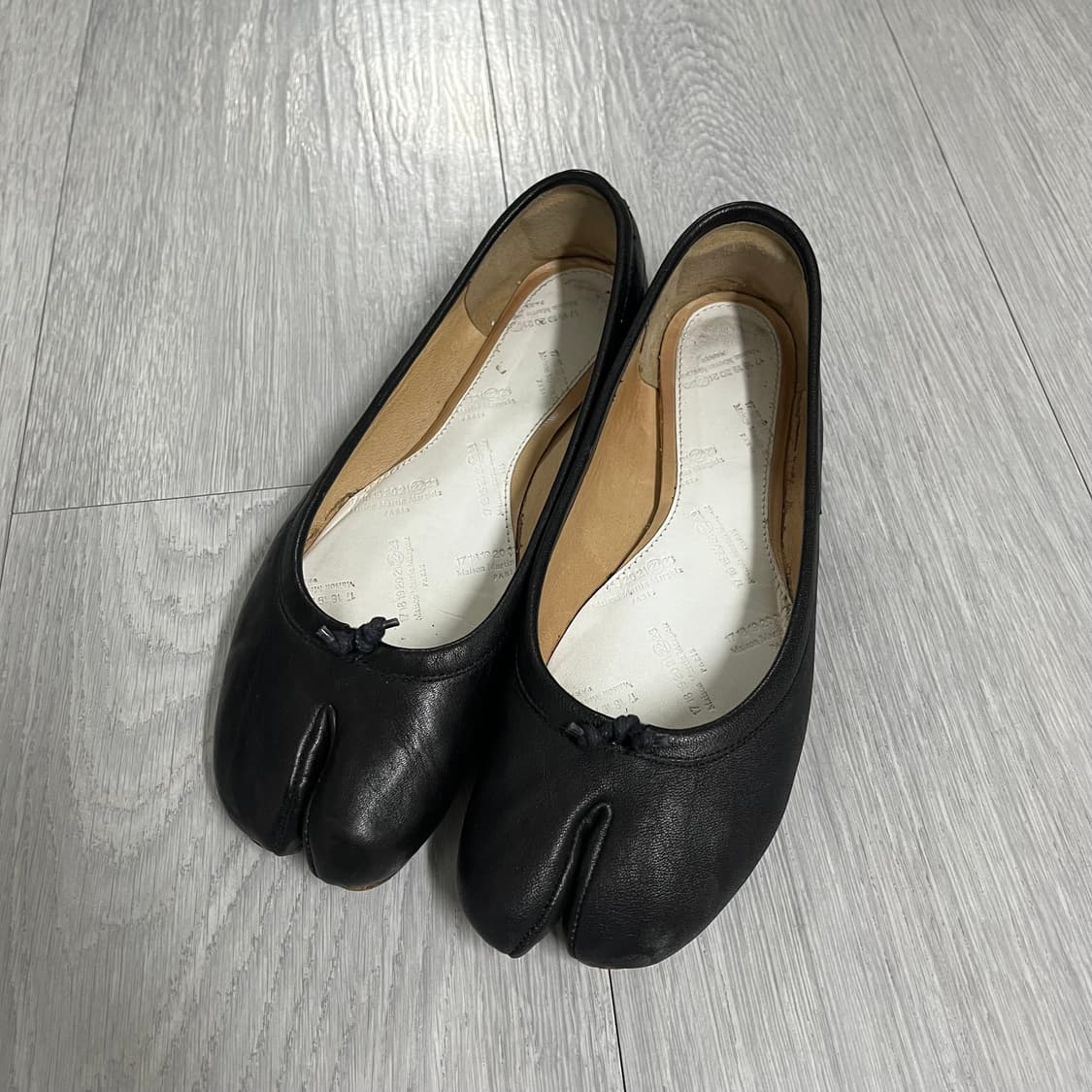 메종 마르지엘라 타비 플랫 블랙 36.5 상품이미지1